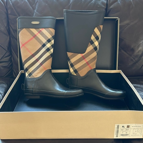 Burberry Clemence Bimaterial Rainboot EUR SIZE 40 - Picture 1 of 9